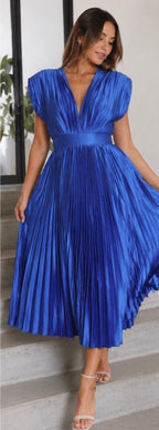 Ellis & Johnson™  | Timeless Pleated Midi Dress