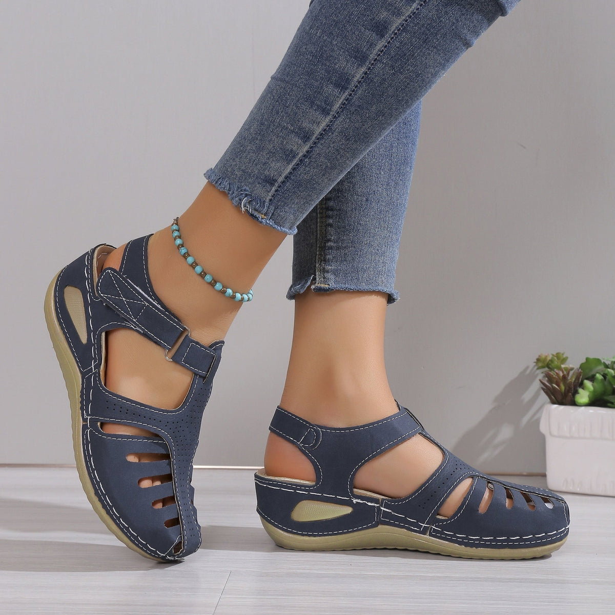 Leni – Comfort Sandals with Soft Elevation